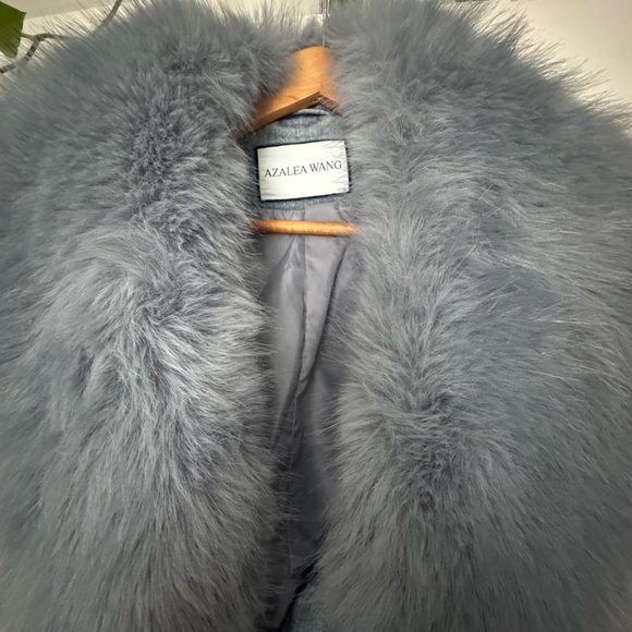 Women's Denim Jacket with Faux Fur Trim - Picture 6 of 10